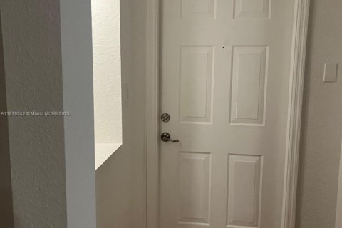 Condo in Doral, Florida, 3 bedrooms  № 1927865 - photo 7