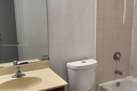 Condo in Doral, Florida, 3 bedrooms  № 1927865 - photo 27