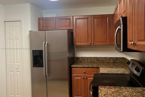 Condo in Doral, Florida, 3 bedrooms  № 1927865 - photo 12