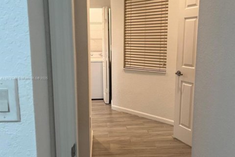 Condo in Doral, Florida, 3 bedrooms  № 1927865 - photo 15