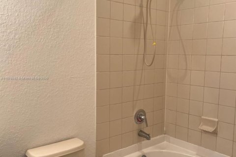 Condo in Doral, Florida, 3 bedrooms  № 1927865 - photo 30