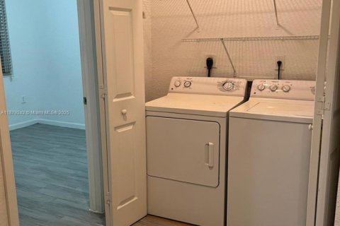 Condo in Doral, Florida, 3 bedrooms  № 1927865 - photo 19