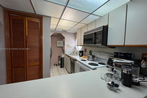 Townhouse in Miami, Florida 3 bedrooms, 129.04 sq.m. № 1946523 - photo 9