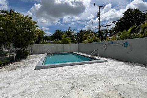 Townhouse in Miami, Florida 3 bedrooms, 129.04 sq.m. № 1946523 - photo 14