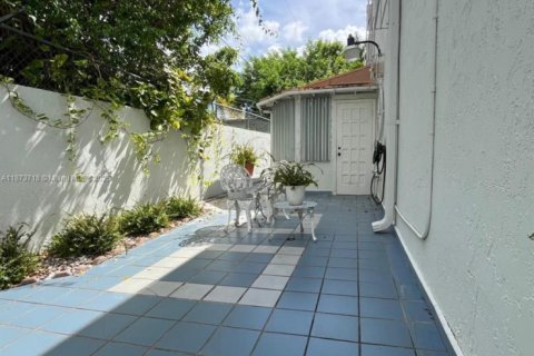 Townhouse in Miami, Florida 3 bedrooms, 129.04 sq.m. № 1946523 - photo 12