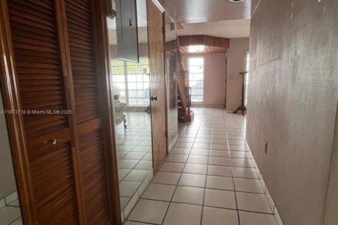 Townhouse in Miami, Florida 3 bedrooms, 129.04 sq.m. № 1946523 - photo 10