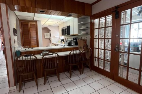 Townhouse in Miami, Florida 3 bedrooms, 129.04 sq.m. № 1946523 - photo 8