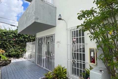 Townhouse in Miami, Florida 3 bedrooms, 129.04 sq.m. № 1946523 - photo 2
