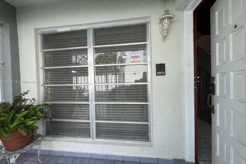Townhouse in Miami, Florida 3 bedrooms, 129.04 sq.m. № 1946523 - photo 4