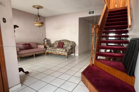 Townhouse in Miami, Florida 3 bedrooms, 129.04 sq.m. № 1946523 - photo 5