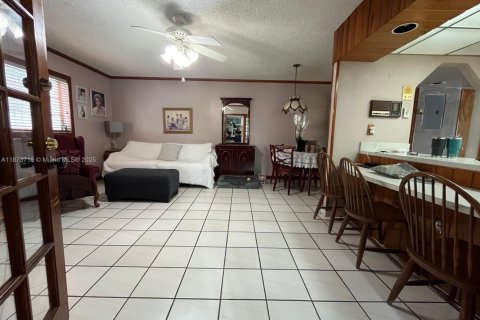 Townhouse in Miami, Florida 3 bedrooms, 129.04 sq.m. № 1946523 - photo 7