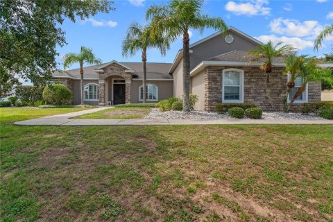House in Ocala, Florida 4 bedrooms, 296.27 sq.m. № 1790084 - photo 1