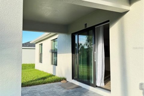 House in Port Charlotte, Florida 4 bedrooms, 153.29 sq.m. № 2425468 - photo 18
