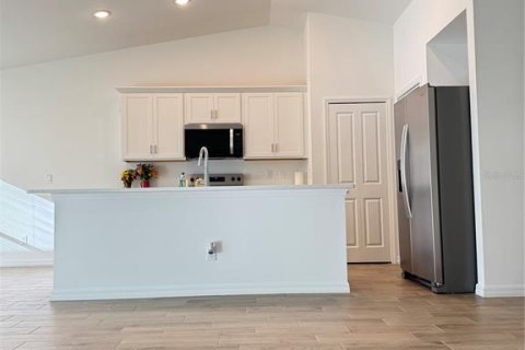 House in Port Charlotte, Florida 4 bedrooms, 153.29 sq.m. № 2425468 - photo 4