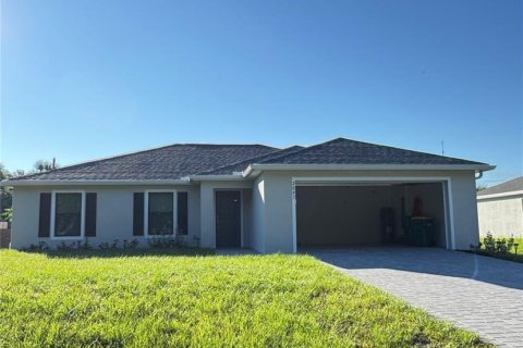 House in Port Charlotte, Florida 4 bedrooms, 153.29 sq.m. № 2425468