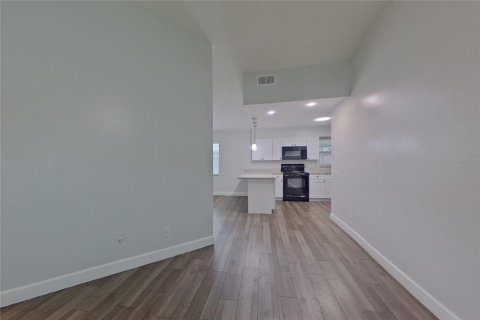 Villa ou maison à louer à Orlando, Floride: 3 chambres, 120.77 m2 № 2418927 - photo 3