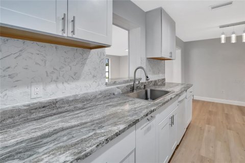 Villa ou maison à vendre à Cape Coral, Floride: 3 chambres, 133.31 m2 № 1773899 - photo 8