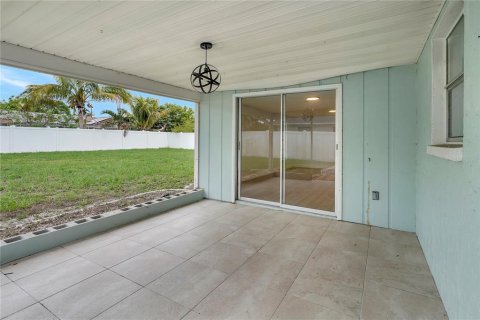 Villa ou maison à vendre à Cape Coral, Floride: 3 chambres, 133.31 m2 № 1773899 - photo 27