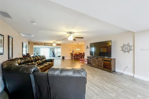 House in Polk City, Florida 6 bedrooms, 329.8 sq.m. № 1795173 - photo 13