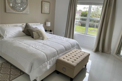House in Miami Gardens, Florida 6 bedrooms, 275.73 sq.m. № 2299993 - photo 23