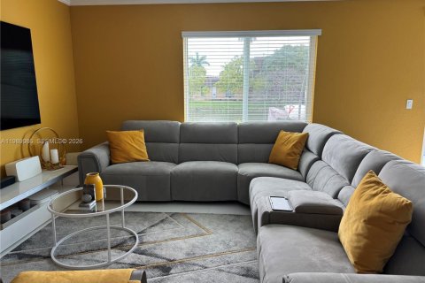 House in Miami Gardens, Florida 6 bedrooms, 275.73 sq.m. № 2299993 - photo 10