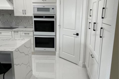 House in Miami Gardens, Florida 6 bedrooms, 275.73 sq.m. № 2299993 - photo 15