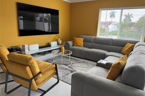 House in Miami Gardens, Florida 6 bedrooms, 275.73 sq.m. № 2299993 - photo 9