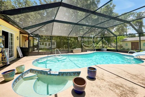 House in Mims, Florida 4 bedrooms, 220.74 sq.m. № 2228391 - photo 17