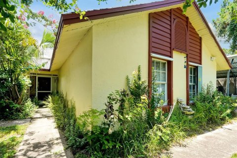 House in Mims, Florida 4 bedrooms, 220.74 sq.m. № 2228391 - photo 3