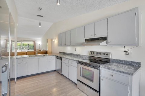 House in Boynton Beach, Florida 4 bedrooms, 131.83 sq.m. № 1756698 - photo 20