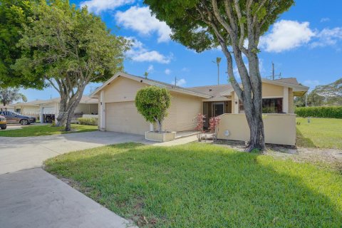 House in Boynton Beach, Florida 4 bedrooms, 131.83 sq.m. № 1756698 - photo 8