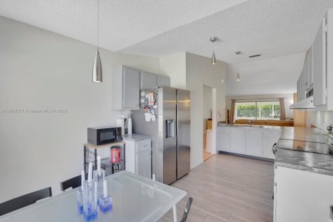House in Boynton Beach, Florida 4 bedrooms, 131.83 sq.m. № 1756698 - photo 24