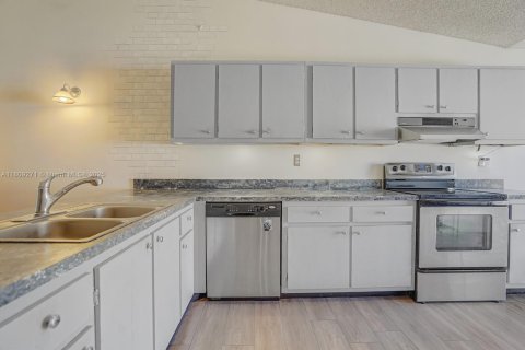 House in Boynton Beach, Florida 4 bedrooms, 131.83 sq.m. № 1756698 - photo 19