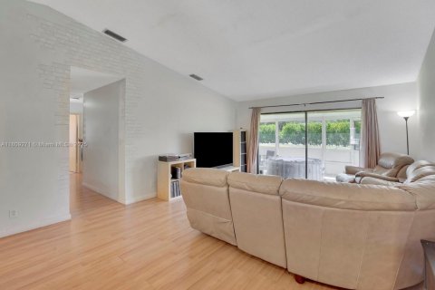 House in Boynton Beach, Florida 4 bedrooms, 131.83 sq.m. № 1756698 - photo 14