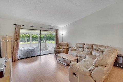 House in Boynton Beach, Florida 4 bedrooms, 131.83 sq.m. № 1756698 - photo 16