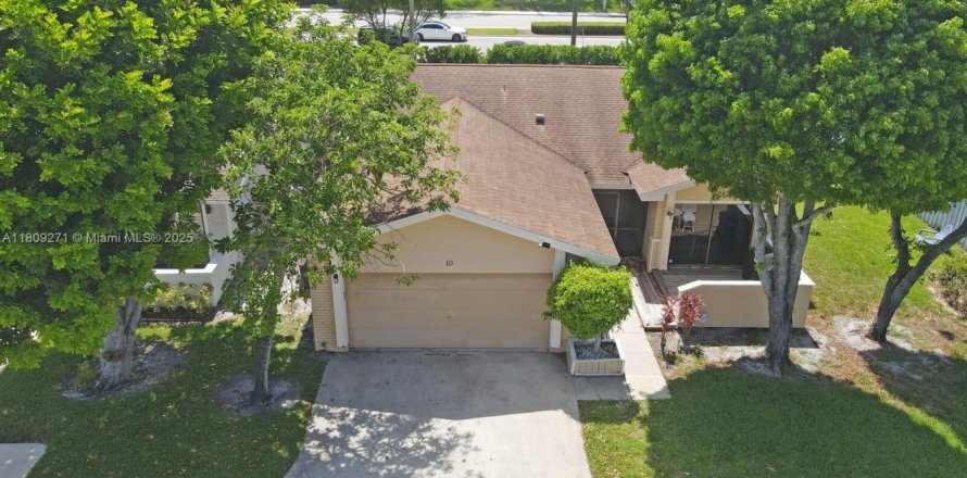 House in Boynton Beach, Florida 4 bedrooms, 131.83 sq.m. № 1756698