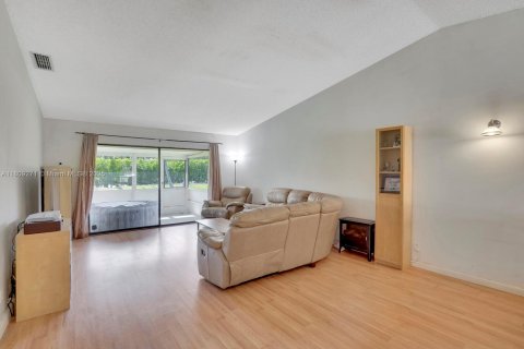 House in Boynton Beach, Florida 4 bedrooms, 131.83 sq.m. № 1756698 - photo 13