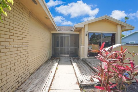 House in Boynton Beach, Florida 4 bedrooms, 131.83 sq.m. № 1756698 - photo 9