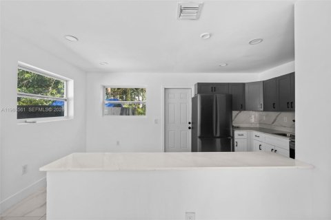 Townhouse in Miami, Florida 3 bedrooms, 111.48 sq.m. № 2048371 - photo 4