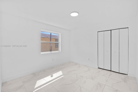 Townhouse in Miami, Florida 3 bedrooms, 111.48 sq.m. № 2048371 - photo 14