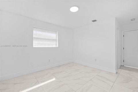 Townhouse in Miami, Florida 3 bedrooms, 111.48 sq.m. № 2048371 - photo 7