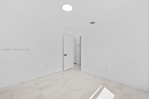 Townhouse in Miami, Florida 3 bedrooms, 111.48 sq.m. № 2048371 - photo 11