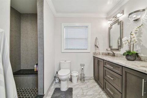 House in Clearwater, Florida 4 bedrooms, 205.22 sq.m. № 2425666 - photo 14