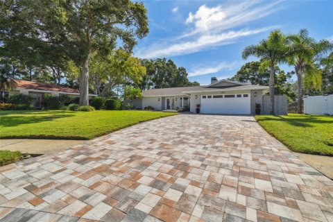 House in Clearwater, Florida 4 bedrooms, 205.22 sq.m. № 2425666 - photo 3