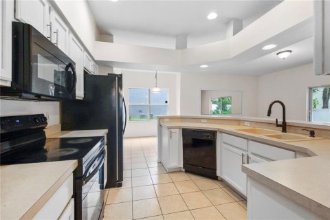 House in Ocoee, Florida 4 bedrooms, 228.54 sq.m. № 2211436 - photo 19