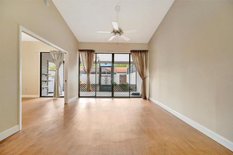 Condo in Bradenton, Florida, 2 bedrooms № 2100129 - photo 14