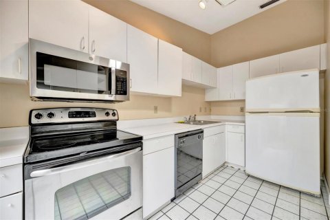 Condo in Bradenton, Florida, 2 bedrooms № 2100129 - photo 9