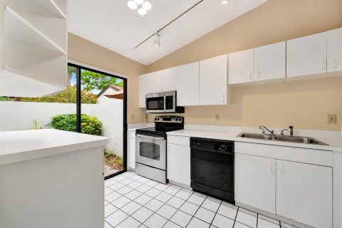 Condo in Bradenton, Florida, 2 bedrooms № 2100129 - photo 6