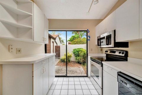 Condo in Bradenton, Florida, 2 bedrooms № 2100129 - photo 8