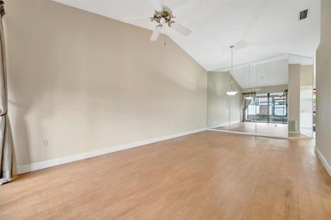 Condo in Bradenton, Florida, 2 bedrooms № 2100129 - photo 10